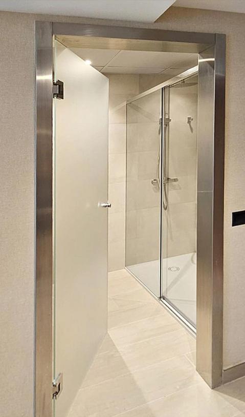 Habitación Triple Confort con vistas a la calle (2 adultos + 1 niño)